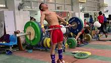 多看几遍就会了
#举重 #crossfit #爆发力 #运动表现 #景一举重