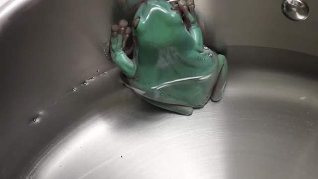 温水煮青蛙的真象