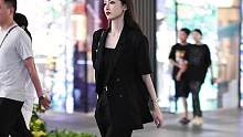 长的漂亮也就罢了，气质又绝了！#路人视角 #街拍美女 #气质穿搭