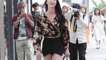 害羞的四川小姐姐#街拍美女 #大长腿 #路人视角