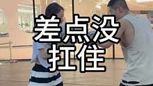 太猛了！到最后还是没扛住……#拳击 #手靶 #搞笑