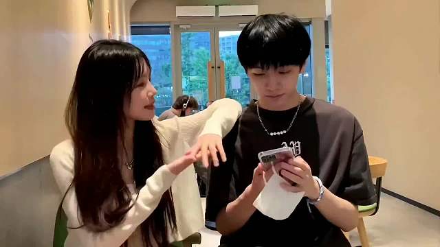 盘点突然撩男朋友时他的反应，油腻又上头，这谁顶得住啊