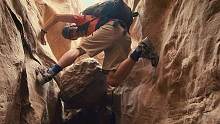 徒手攀登遇险，用一只手换一条命，被誉为世界奇迹的自我救赎，