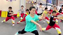 #中华武术  南拳，拳法多变，短手连打，步法稳健，攻击勇猛，常伴以声助威。发扬#体育精神 #少年强则