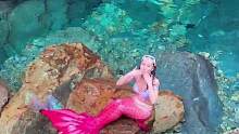 请接住来自人鱼公主的吻吧#要山要海要自由 #自由潜水 #泰裤辣 #美人鱼潜水 #蓝心谷