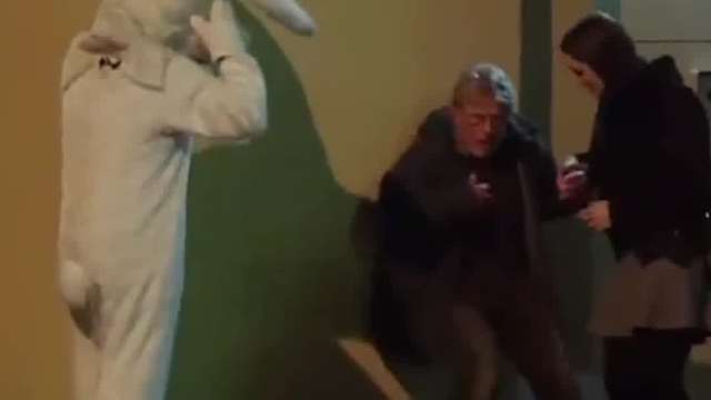 永远不要去妄想整蛊大爷