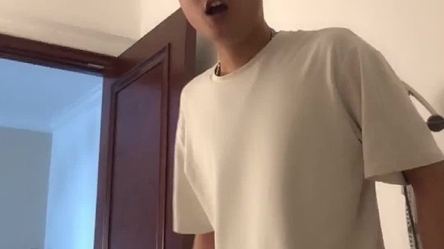 感觉我是外来的，他们才是亲生的