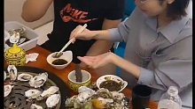 大哥你吃这么多生蚝，晚上是要大决战吗