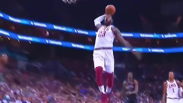 詹姆斯展现超强核心，上演空中急刹车，不可思议