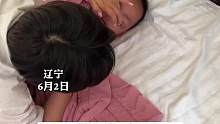 #孩子喜欢看电子产品，妈妈在眼下抹眼影一招就治好！#绝对是亲生的 #教育