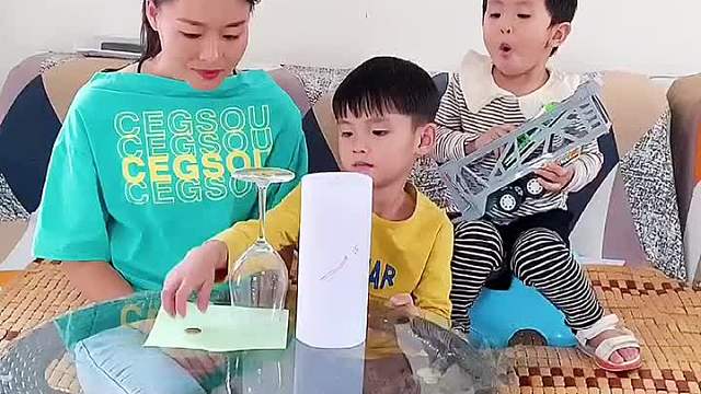 反正现在又不能出去，索性让哥哥在我们面前露二手