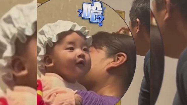 宝宝用“婴语”和姥爷交流 听不懂内容 但是两代人都很开心