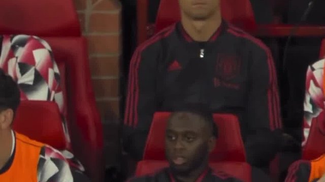 c罗在看台上落寞的表情令球迷们心疼，似乎这场胜利彷佛与他无关