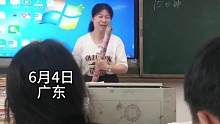 #向思思总会有 高三离校之际，老师和同学们用绽放的礼炮纪念这三年。#高考加油 #毕业惊喜