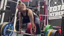 #硬拉 #要做一个猛男 #大重量训练 #力量举 #撸铁女孩