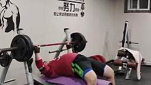 负重卷腹120kg，感情和卧推一样，起不来就慢慢地放下，不要寻死寻活，人生还很长。#卧推 #要做一个