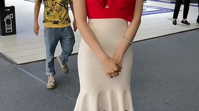 被小哥哥看得不好意思了