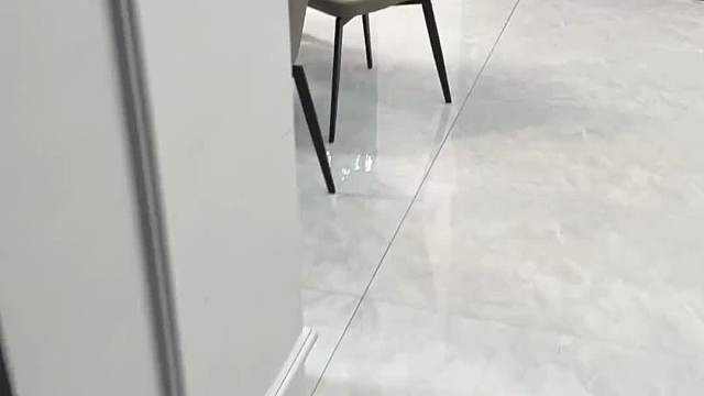 牙都没了还这么贪吃