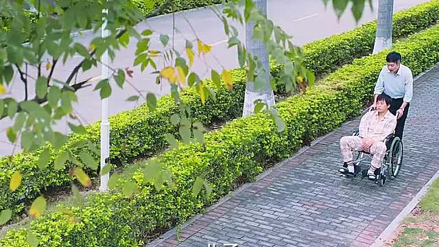 有这样的父亲和好兄弟，想活着都难 