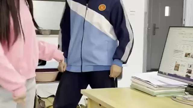 老师深受电脑弹窗广告困扰，且看学生如何轻松搞定