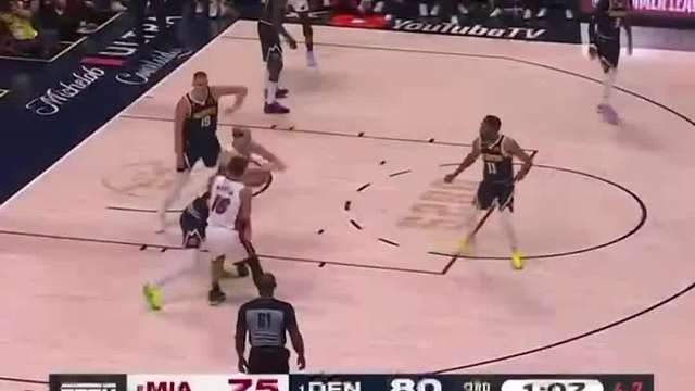 作为中锋的约老师，抢断快攻一条龙样样精通