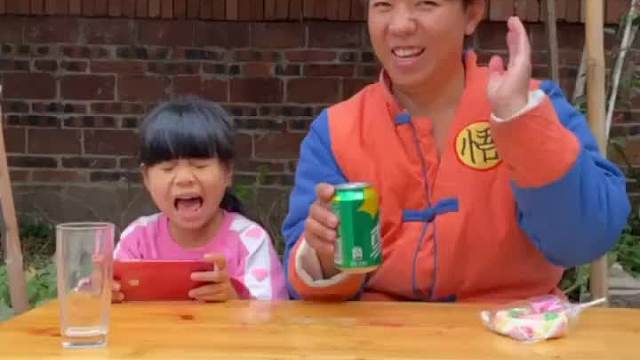 太神奇了、雪碧居然可以这样站着