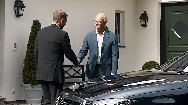 世界上最经典的互黑广告，奔驰老板退休了，终于能开宝马了！