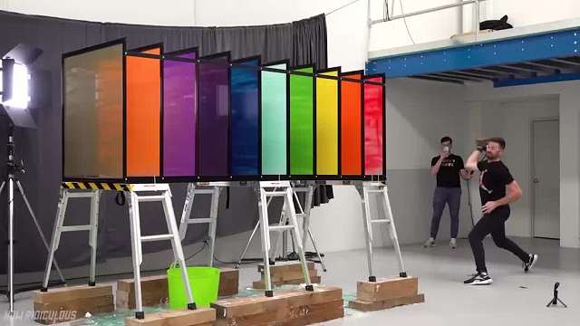 纪录片：一支弓箭有多大的伤害值，十片玻璃的防御值能有多高？下