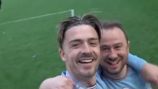 干完这一口，格拉利什又开始摇起来了，心态真好啊