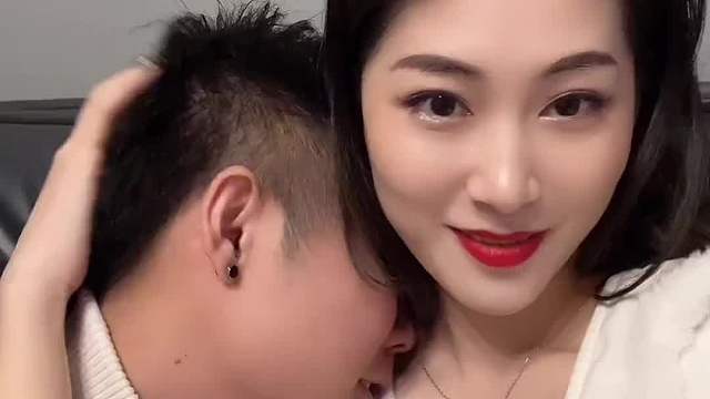 你男朋友私底下也是这样吗？