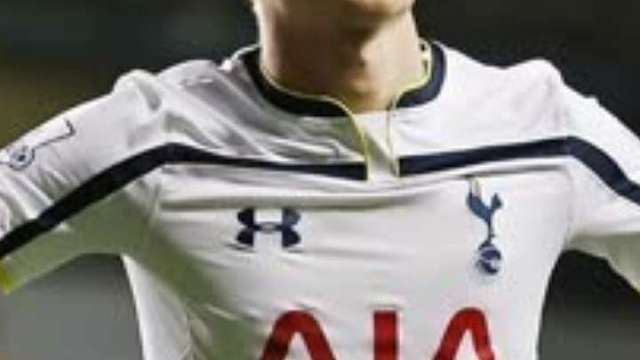 拿生命在踢球，埃里克森终于重返赛场