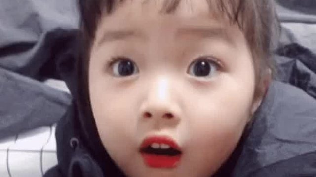 这哪接的是小孩，这接的是后半生的富裕和人情世故！