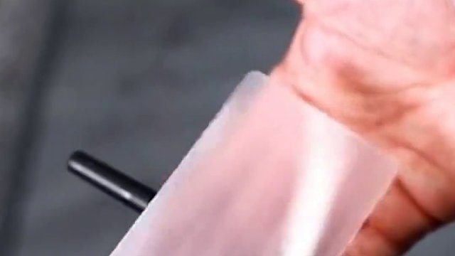 一个人走到纸的后面竟然会凭空消失