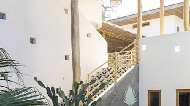 质朴的白墙+原木风民宿