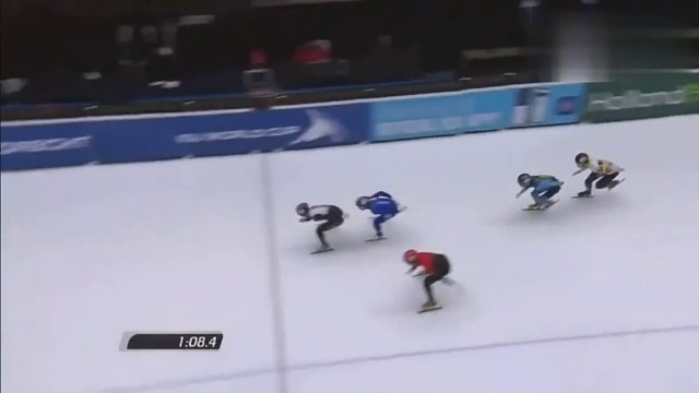 太刺激！慢镜还原林孝埈弯道强行超车晋级14决赛，全场沸腾