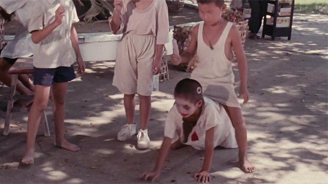 台湾省剧情片，孙子为了爷爷吃顿好饭，扮狗让人骑，甚至付出生命