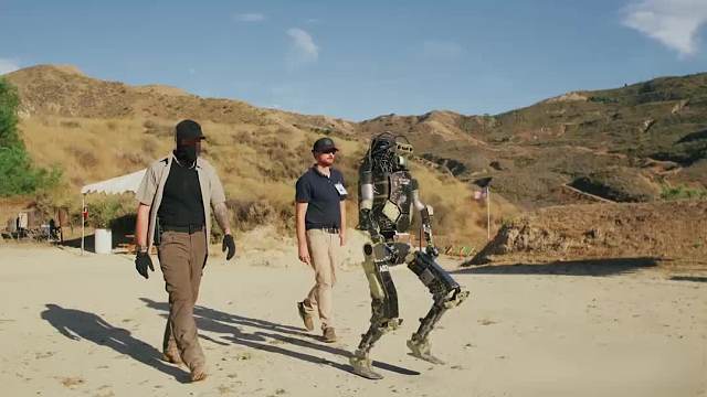 纪录片：机器人也不是好惹的，智能机器人就此放虎归山！上