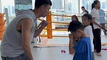 #自由搏击 #散打 #南宁少儿搏击 #南宁暑假 当孩子在训练中受挫，教练怎么做？