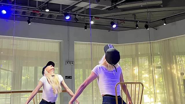  0.5倍减速分解，百万辣(撩)妹(仔)教学