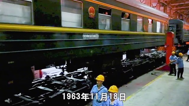 火车车轮是怎么制造的？从钢锭到最后成品，锻造过程太解压了