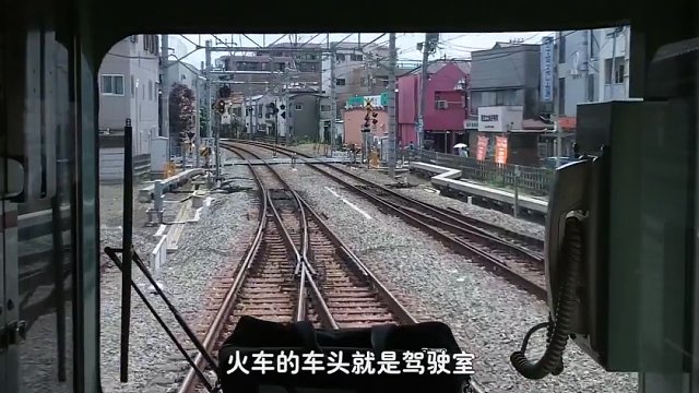 火车在行驶过程中，为什么要往轨道上喷撒沙子？看完才知道重要性