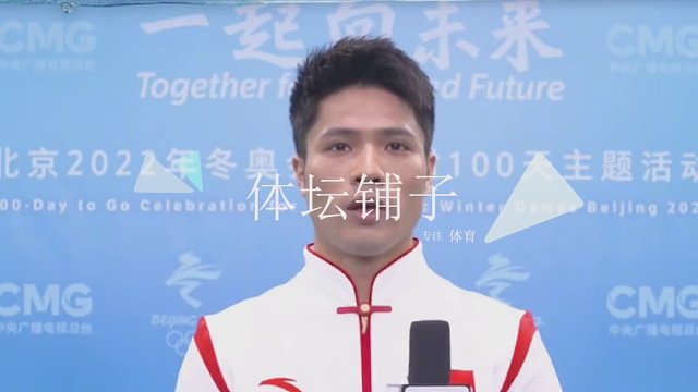 感动！28岁中国奥运冠军单膝下跪，求婚菜贩女友