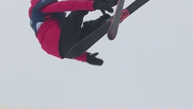 见过滑雪公主谷爱凌打篮球吗？真人版赤木晴子！投篮、脚步都很溜