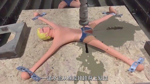 看似柔软的水，变成水刀后为啥能够无坚不摧？小伙冒险用手实验！