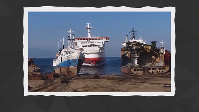 废旧轮船是怎么处理的？万吨巨轮全速冲滩，背后是资本的推动