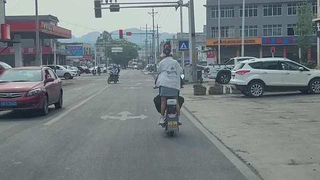 可以秀恩爱，可以撒狗粮，更要注意安全。