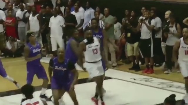 哈登究竟怎么了？硬仗拉胯令人失望，火箭时代登哥或许无法再回来