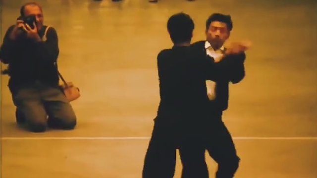 李小龙能吊打泰森？看看18岁泰森打奥运会的场面，简直太残暴了