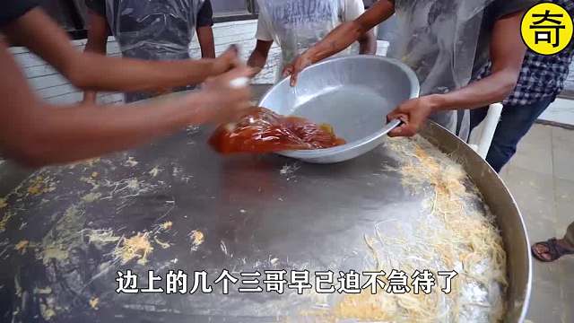 纪录片：蜘蛛侠外出旅游竟被打劫，沦为地下吐丝制糖工具人中