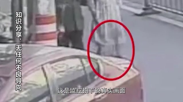 女子走路掉下一个孩子，生娃像喝水一样简单？真实情况超乎你想象